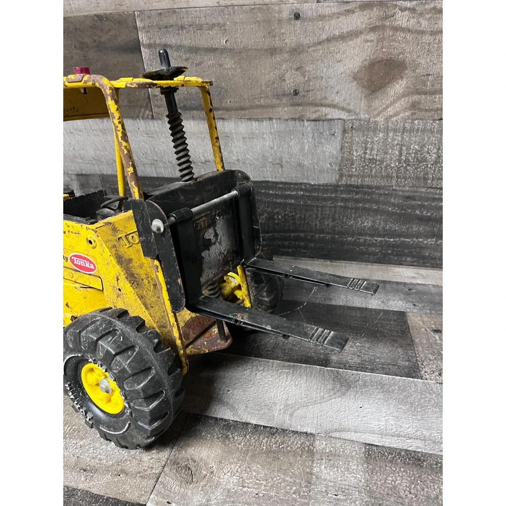Vintage Tonka Mighty Forklift Pressed Steel Toy Construction Vehicle Yellow